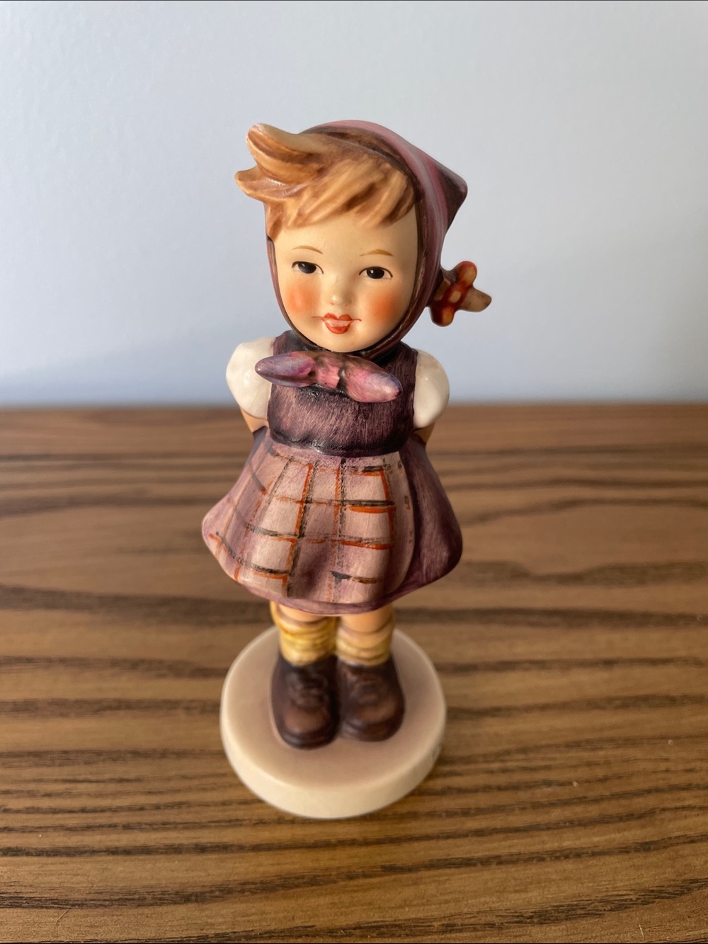 Vintage Hummel-Goebel “Which Hand” 258 TMK-5 1963 5.25”Tall